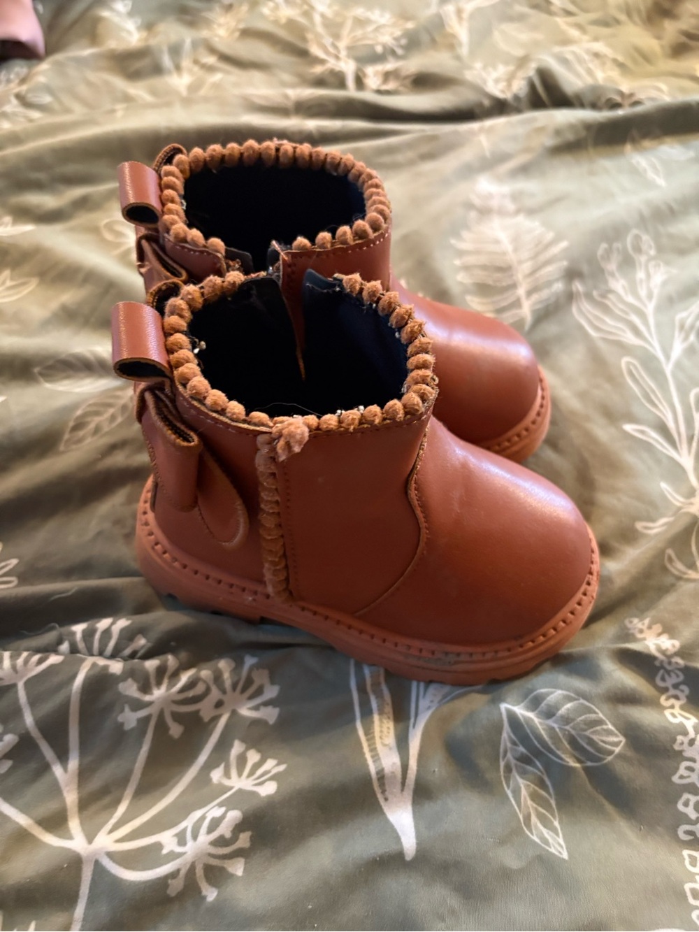 SHEIN Kids Tan Faux-Leather Ankle Boots with Bow Trim